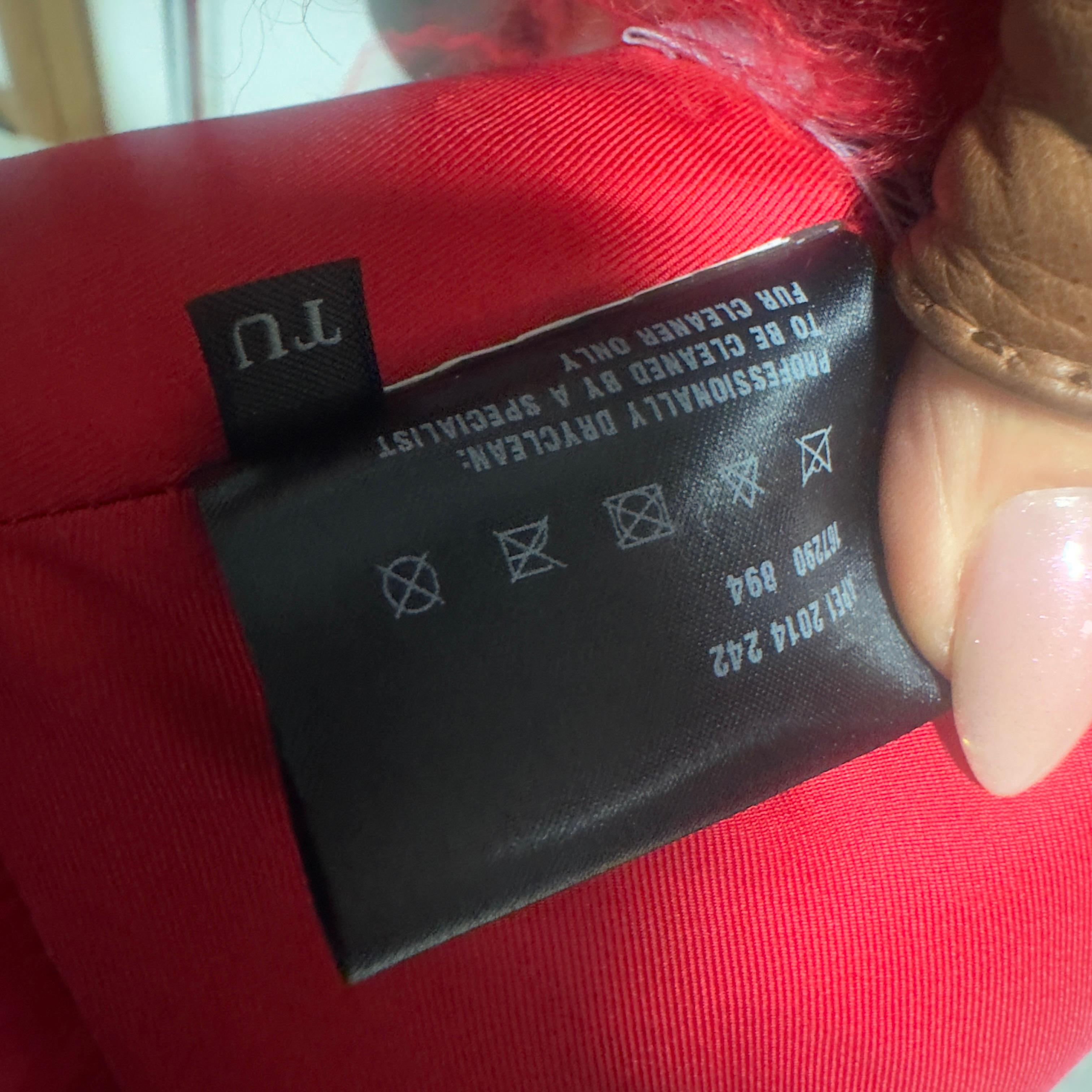 Prada Stola in Mongolian Lamb Rossa Vibrante, Collezione 2014, Made in Italy in vendita 5