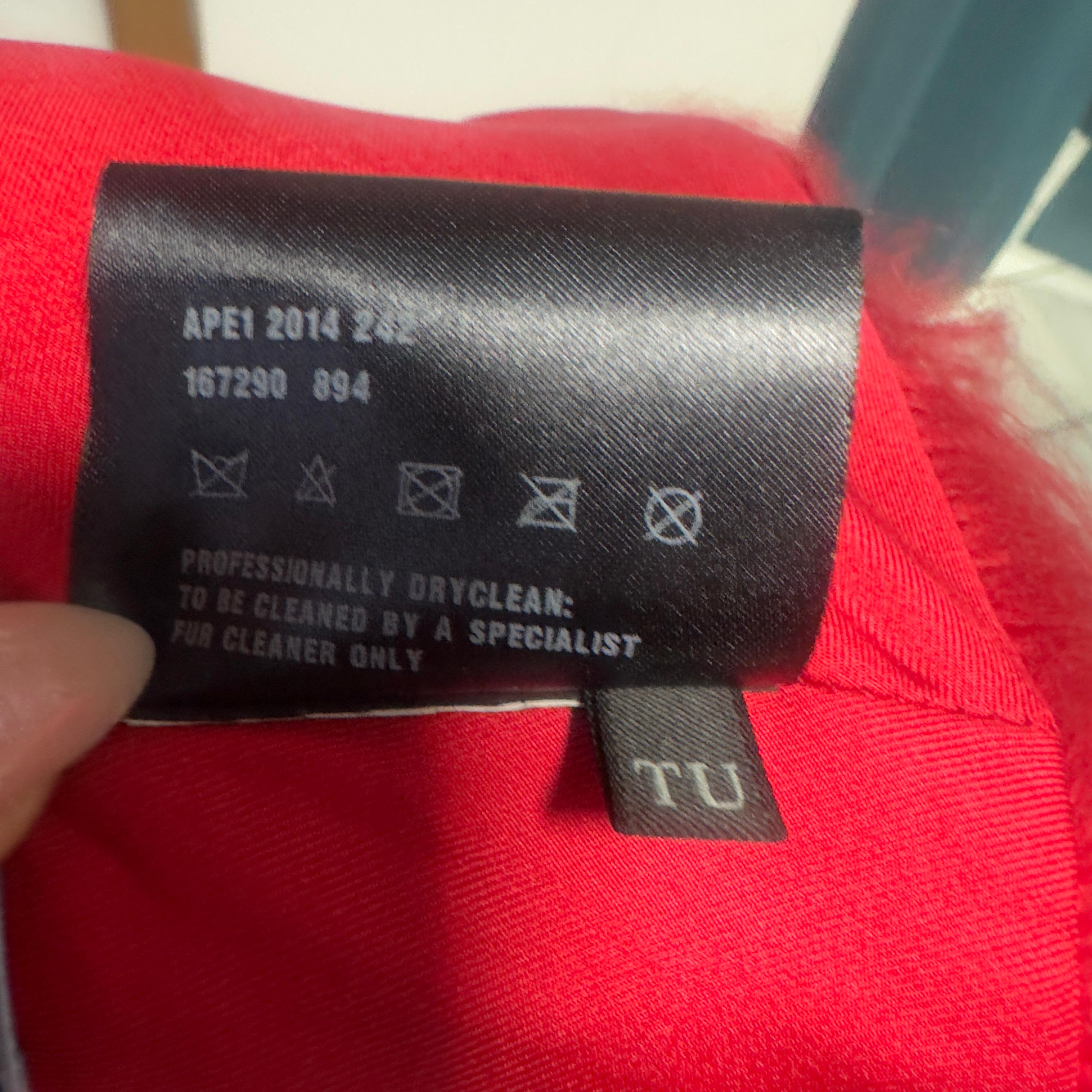 Prada Stola in Mongolian Lamb Rossa Vibrante, Collezione 2014, Made in Italy in vendita 6