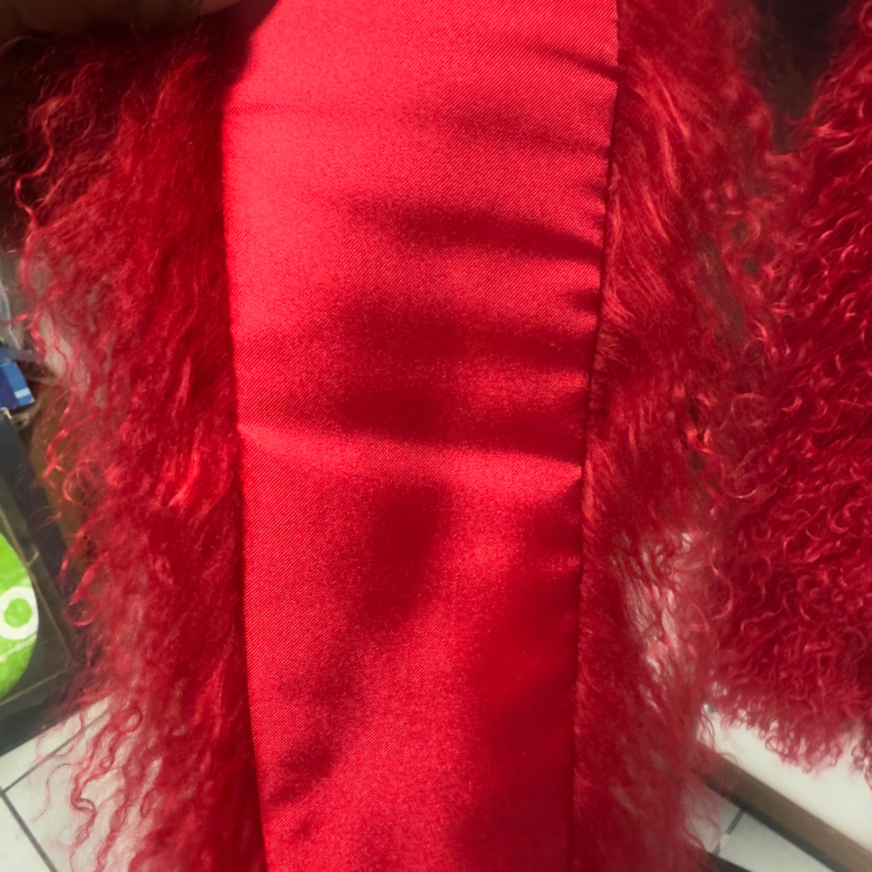 da uomo o donna Prada Stola in Mongolian Lamb Rossa Vibrante, Collezione 2014, Made in Italy in vendita