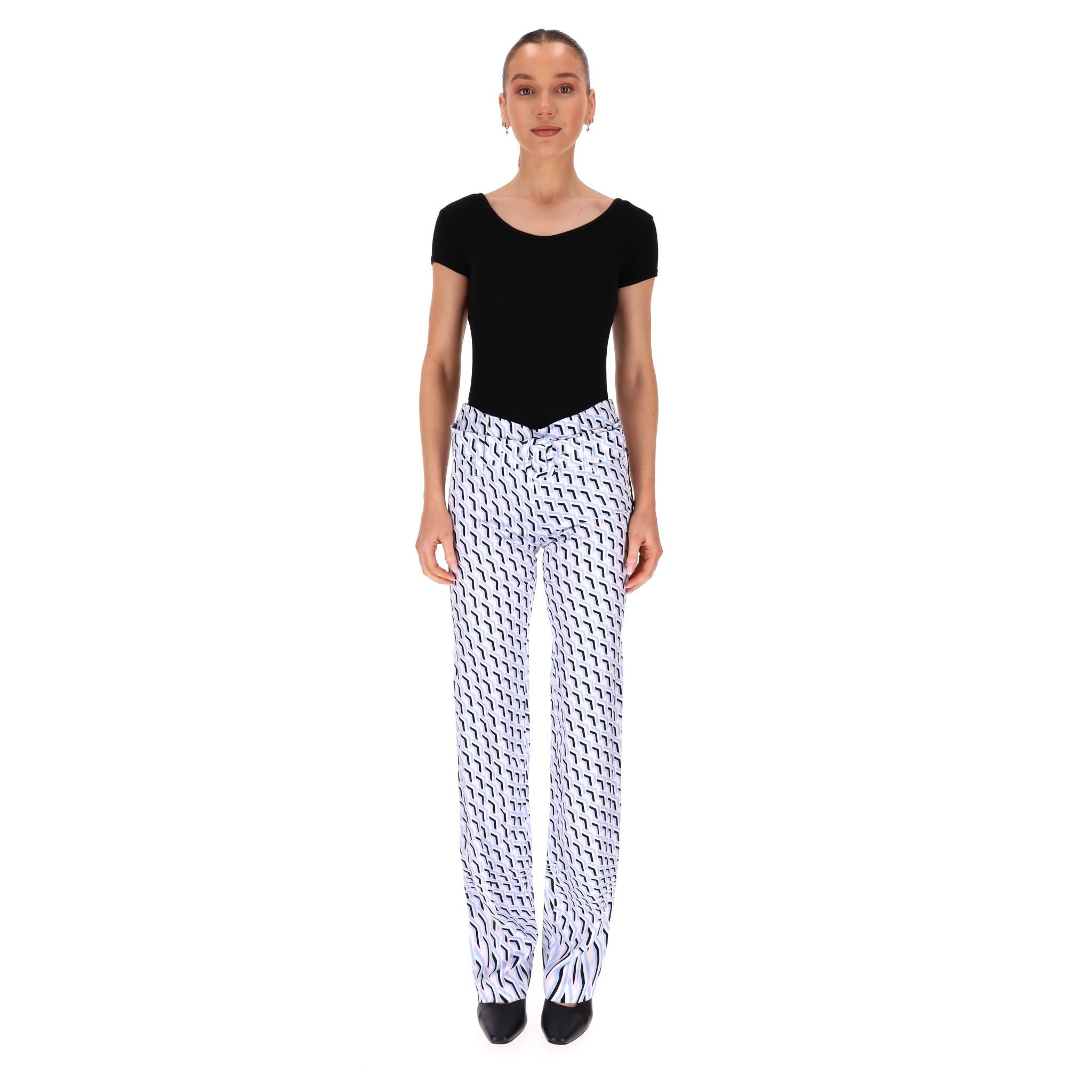 Brand New - Prada Straight-Leg Geometric Print Trousers

Light blue trousers designed with all-over geometric pattern in black, white and baby pink.

Featuring belted waist, straight-leg and 'Prada' signature print to rear.

Rrp Approx. £1,200

Size