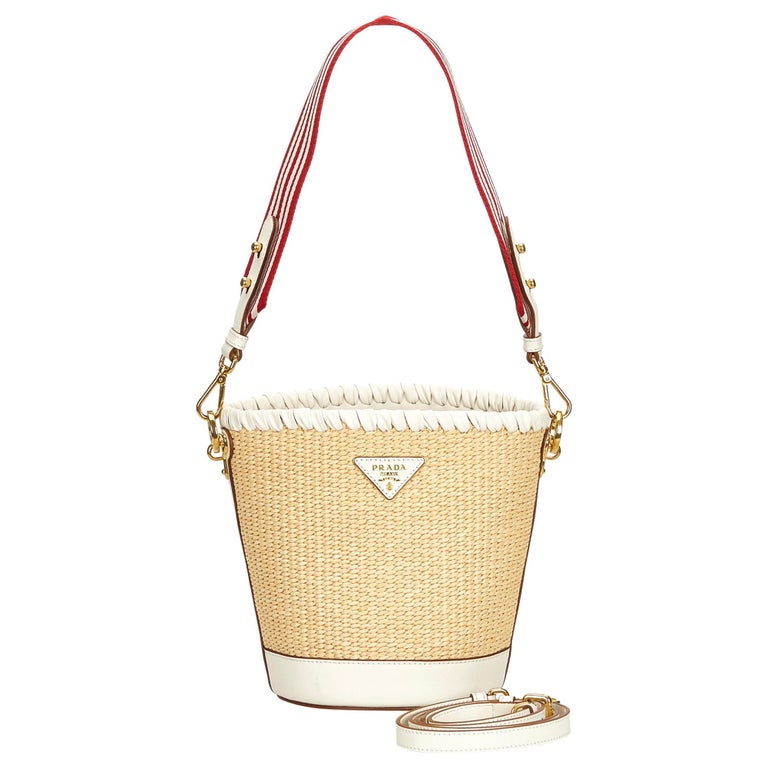 Prada straw and leather bucket bag For Sale at 1stdibs