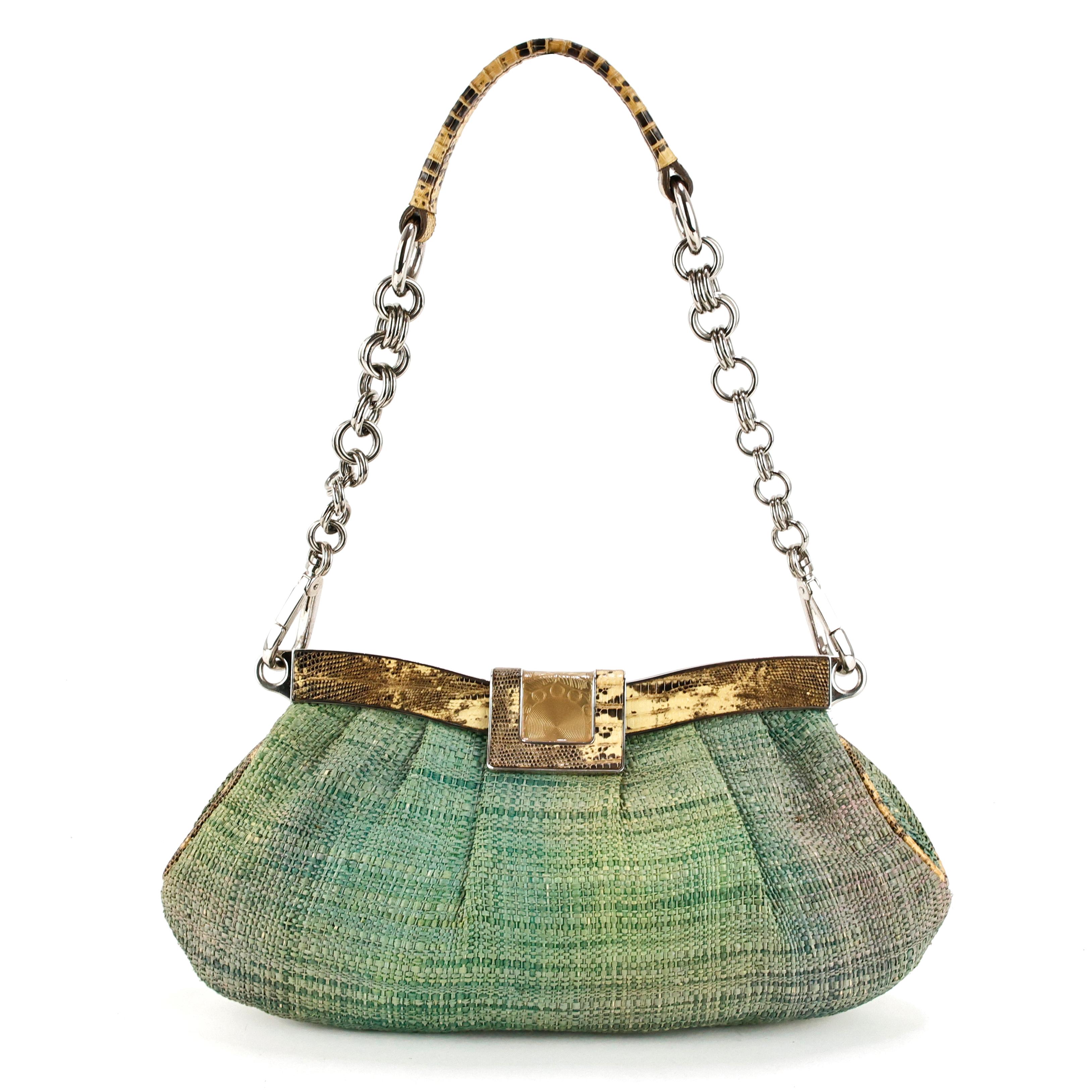 Prada shoulder bag in green straw and snake leather, pink leather interior and silver hardware.

Condition:
Really good.

Packing/accessories:
Dustbag, authenticity card.

Measurements:
28cm x 15cm