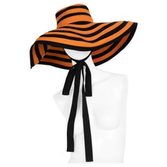 Prada Chapeau à larges bords rayé orange & noir Runway Spring 2011