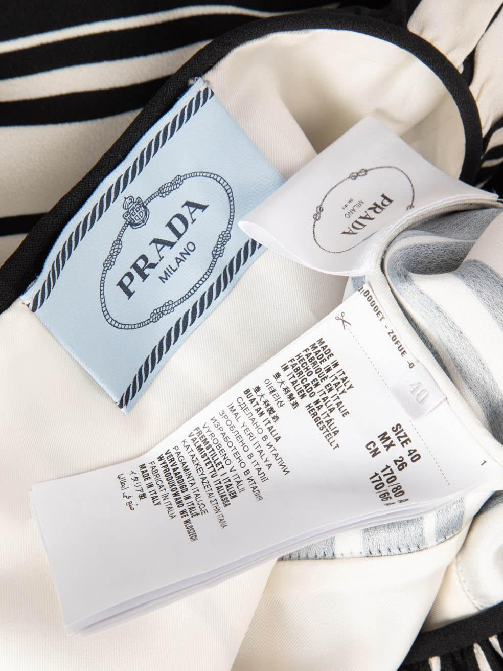 Prada - Robe mi-longue à motifs rayés - Taille S en vente 3