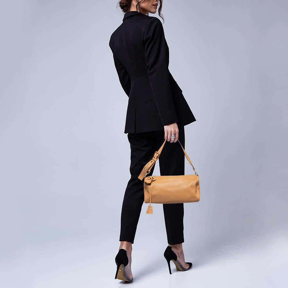 Prada Tan Daino Leather Top Zip Shoulder Bag In Good Condition In Dubai, Al Qouz 2