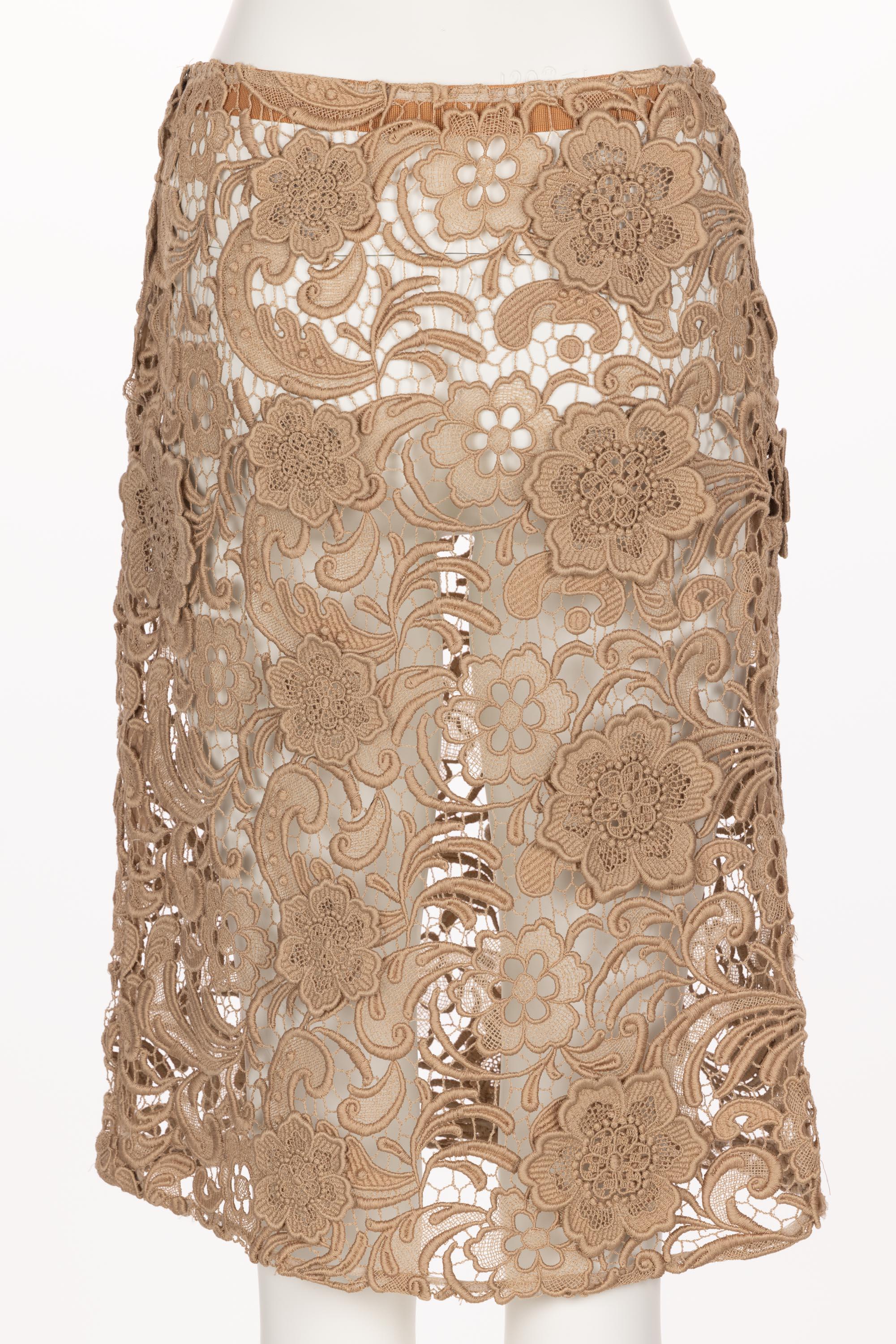 Prada Tan Lace Skirt Fall 2008 Runway  In Excellent Condition For Sale In Boca Raton, FL