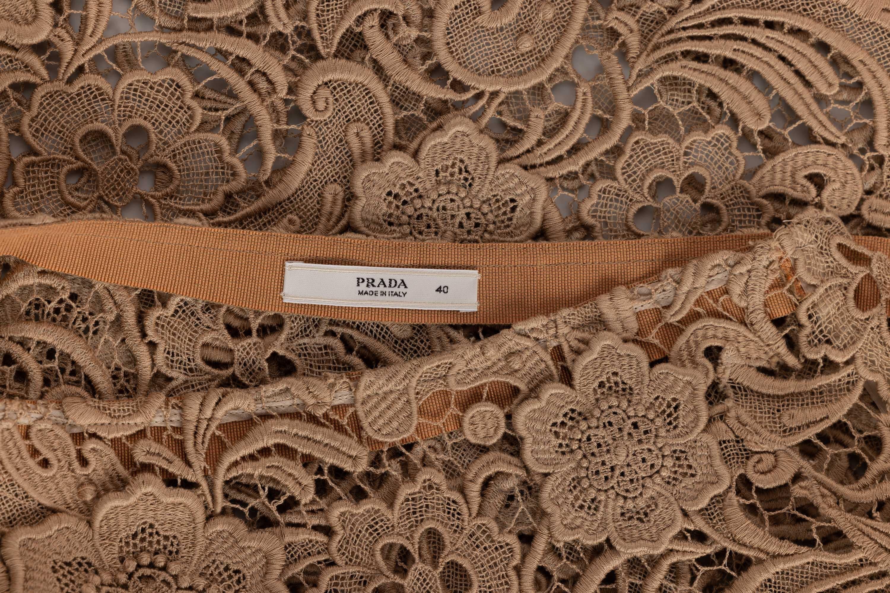 Prada Tan Lace Skirt Fall 2008 Runway en vente 2
