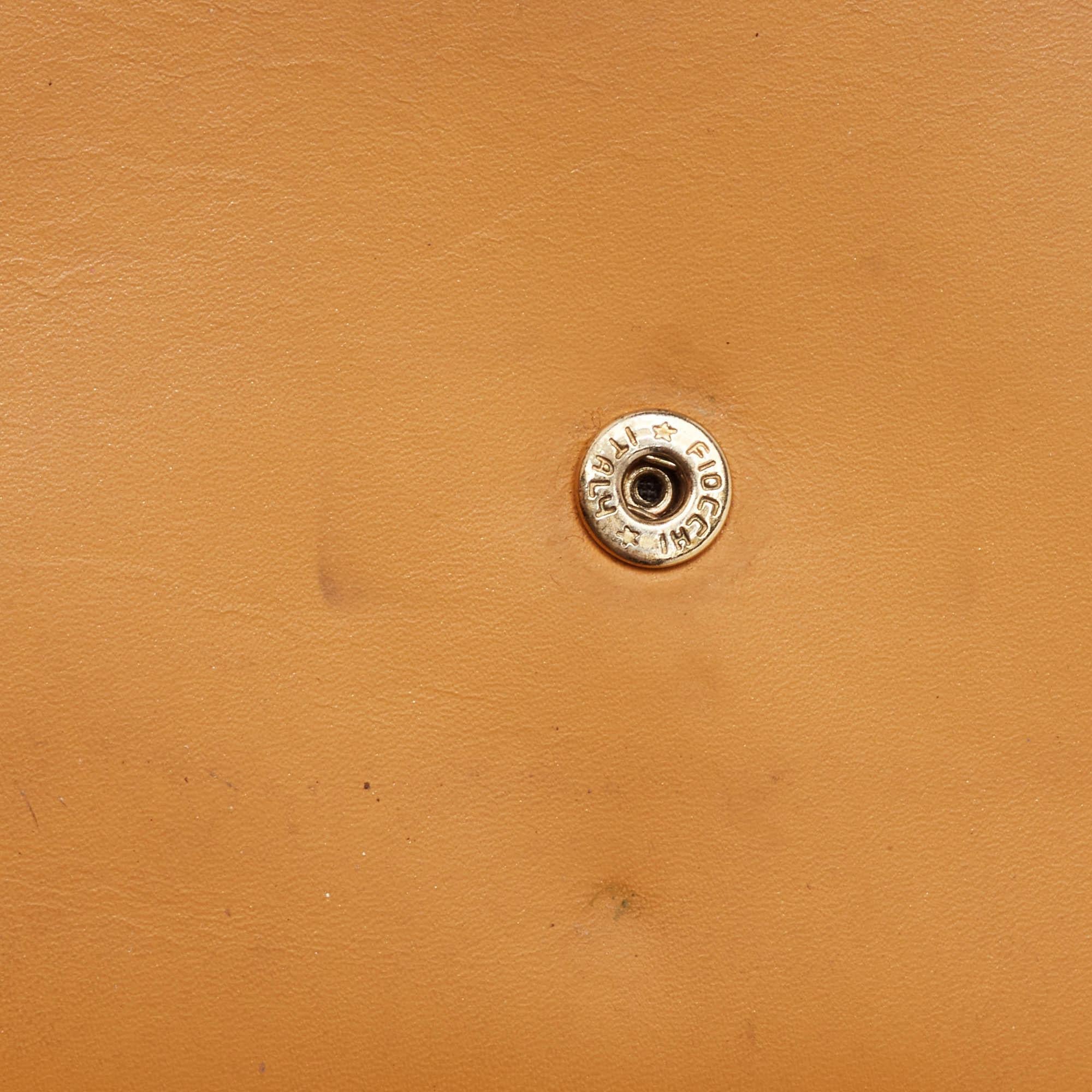 Portafoglio Prada Trifold con logo della peste in pelle Tan in vendita 2