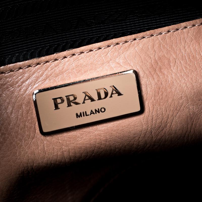 Prada Tan Leather Twin Pocket Double Handle Tote In Good Condition In Dubai, Al Qouz 2