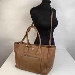 Prada Tan Leather Vitello Phenix Tote Shoulder Bag BN2795 For Sale at  1stDibs | prada bn2795, tan handbags