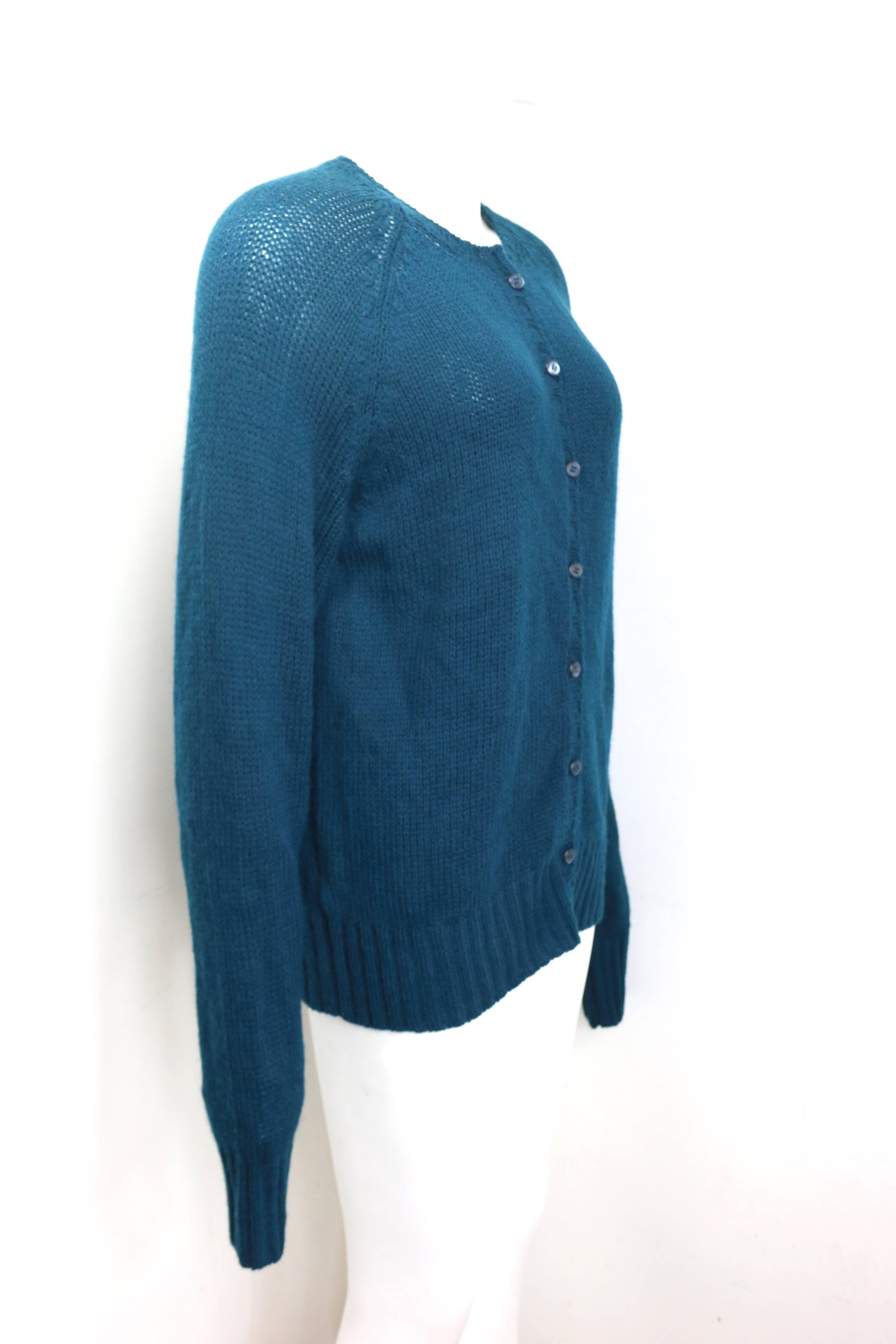 Prada Kaschmir-Strickjacke mit Knöpfen in Petrol (Blau) im Angebot