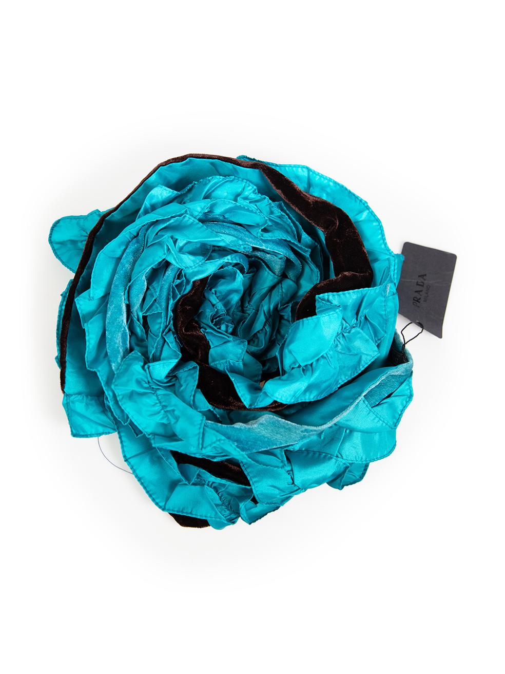 CONDITION is Very good. Minimal wear of the scarf is evident, there is a small mark on the front of the scarf on the edge of the frill of this used Prada designer resale item.
 
 
 
 Details
 
 
 Teal
 
 Silk
 
 Scarf
 
 Ruffle trim
 
 Black and