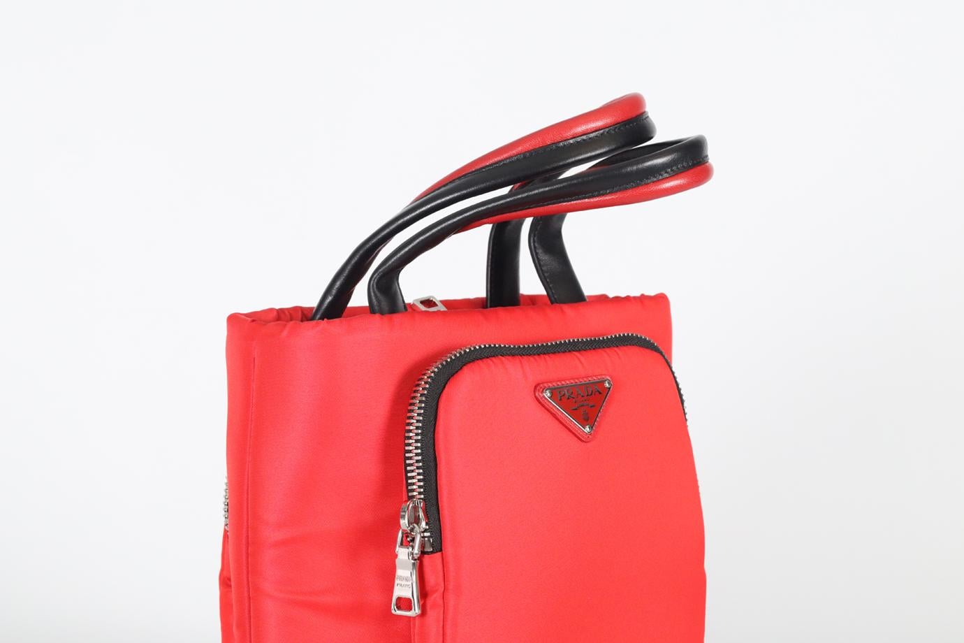 Prada Tessuto Cargo Tasche aus Nylon und Leder im Angebot 3