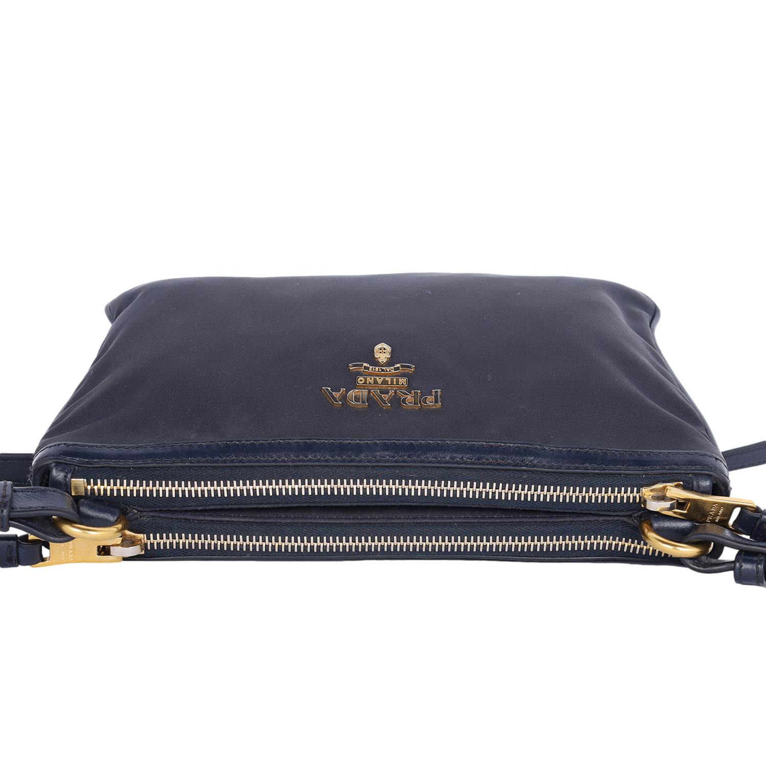 Prada Tessuto Nylon Blue Double Zip Calf Leather Crossbody Bag en vente 10