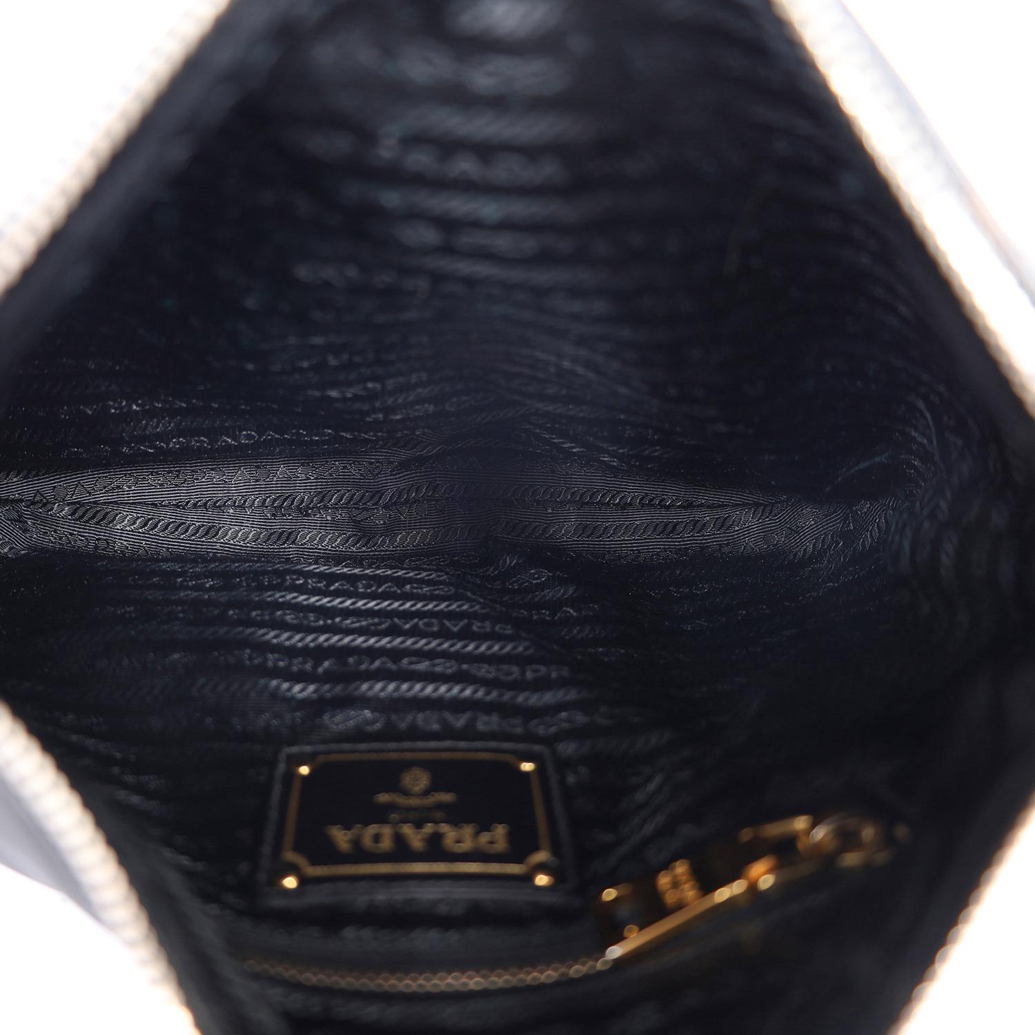 PRADA Borsa a tracolla in nylon Tessuto Nero in vendita 6