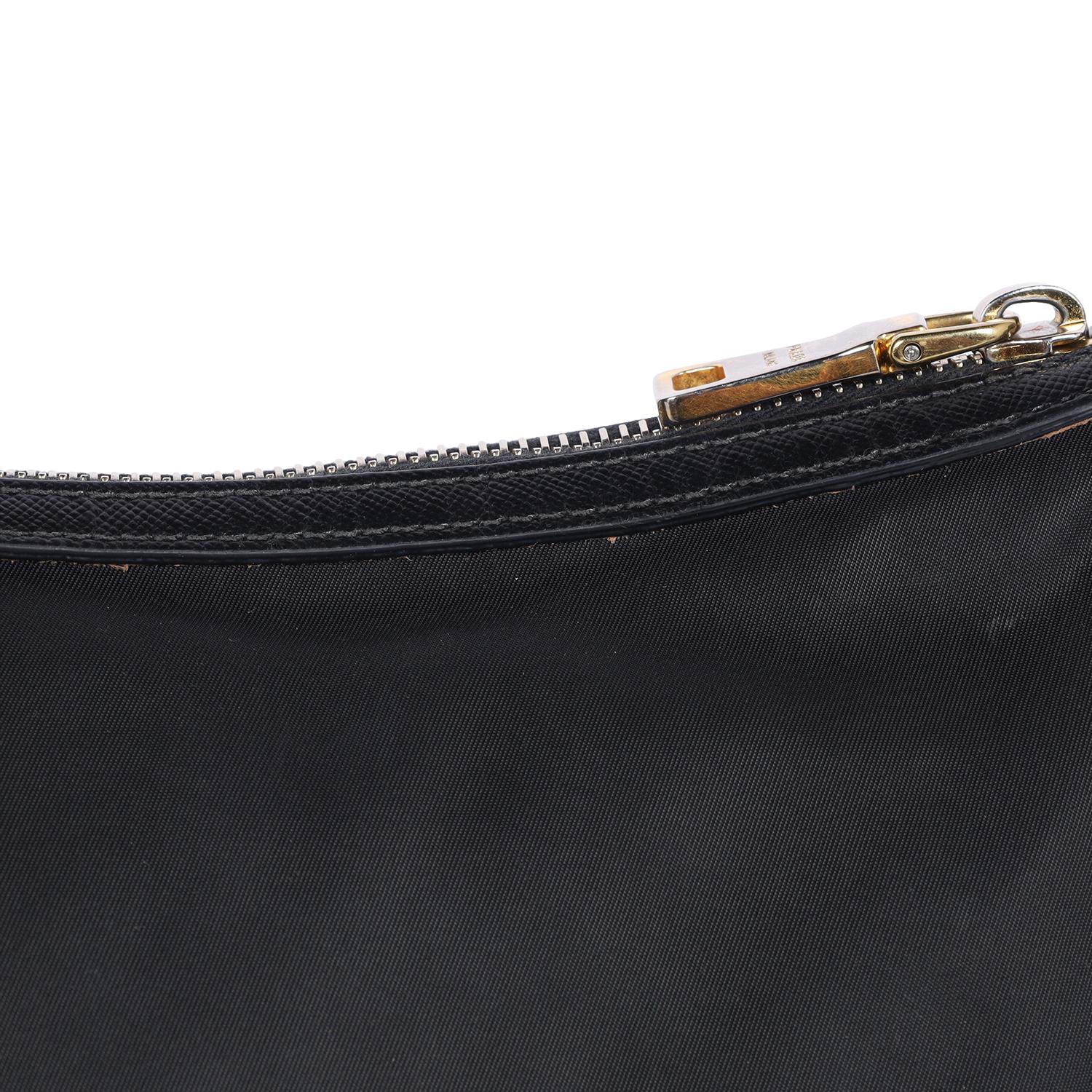 PRADA Borsa a tracolla in nylon Tessuto Nero in vendita 8