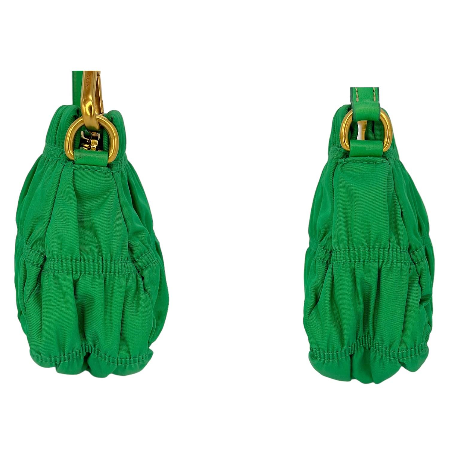 Prada Tessuto Nylon Gaufre Shoulder Bag Pochette Mint Green In Excellent Condition For Sale In Scottsdale, AZ