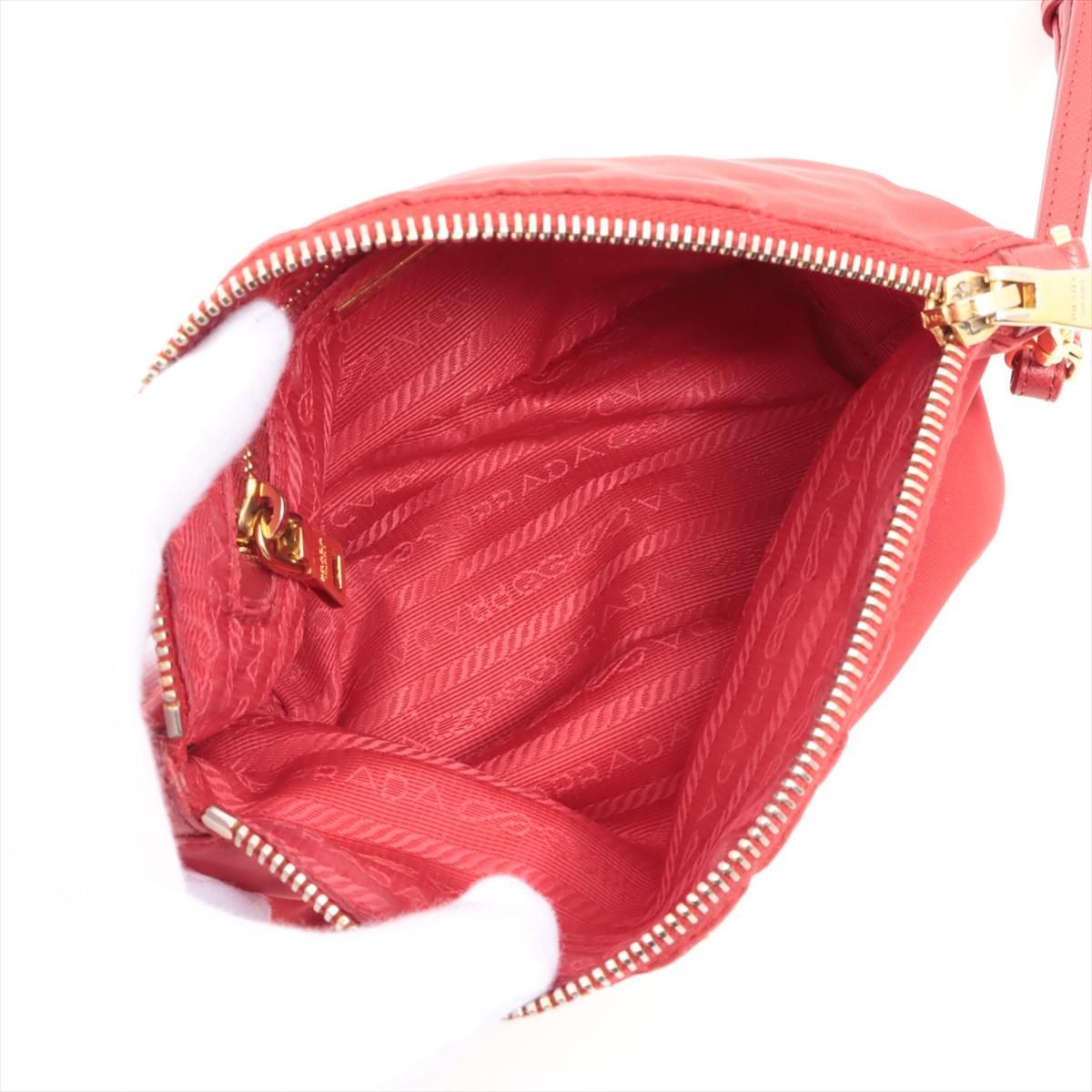 Pochette en nylon rouge Tessuto Prada Bon état à Humacao, PR