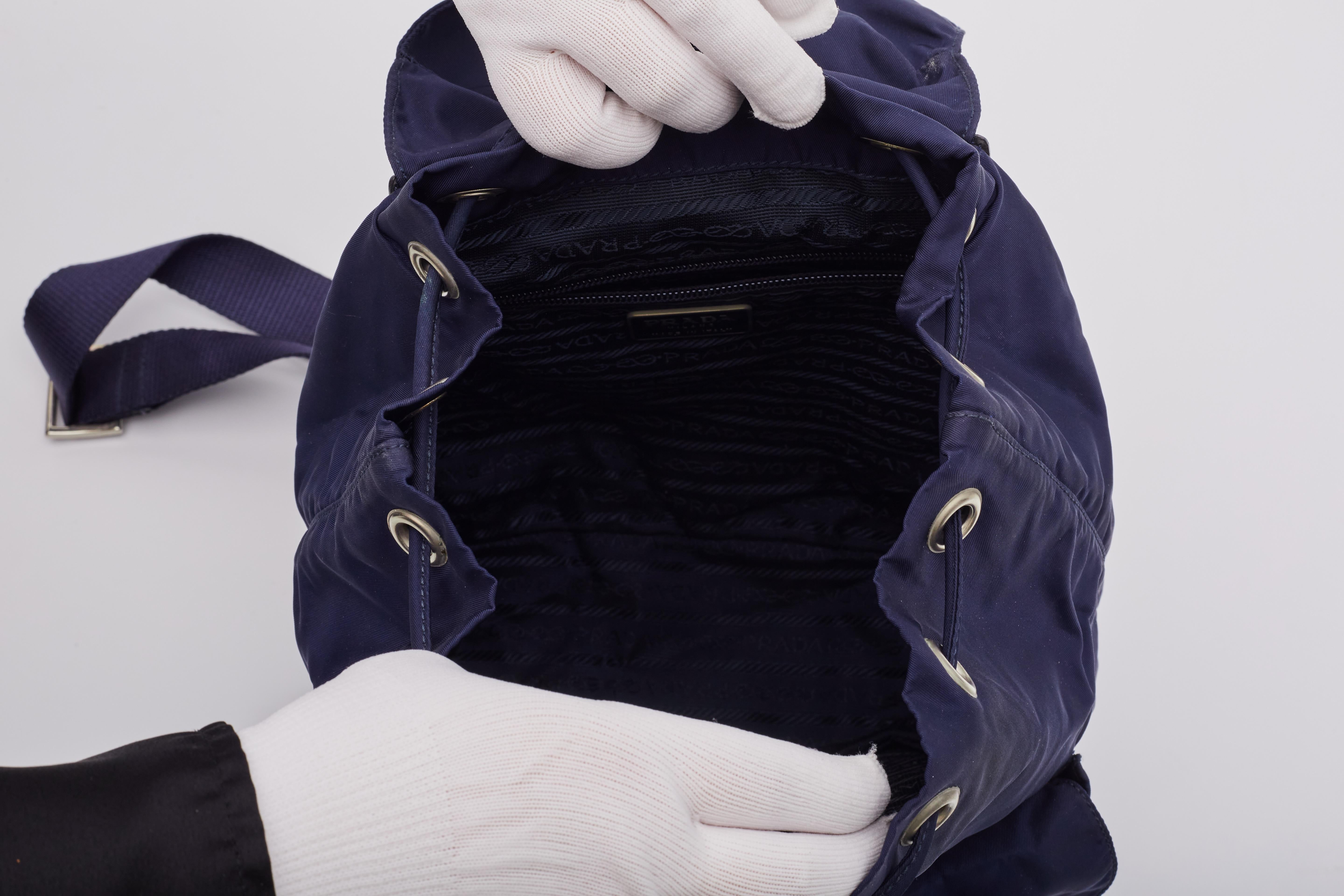 Sac à dos Prada Tessuto Vela en nylon bleu marine en vente 4