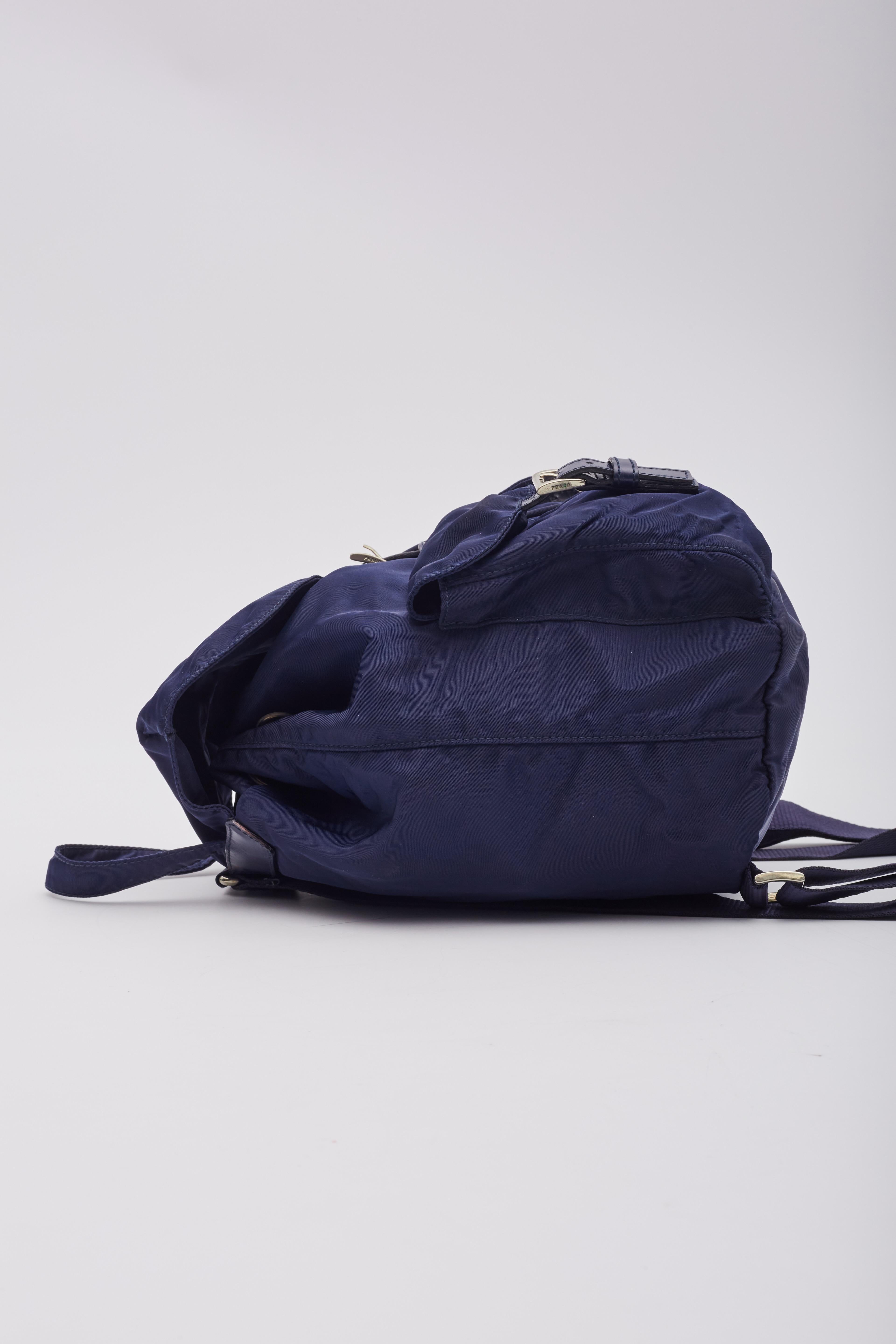 Sac à dos Prada Tessuto Vela en nylon bleu marine Pour femmes en vente