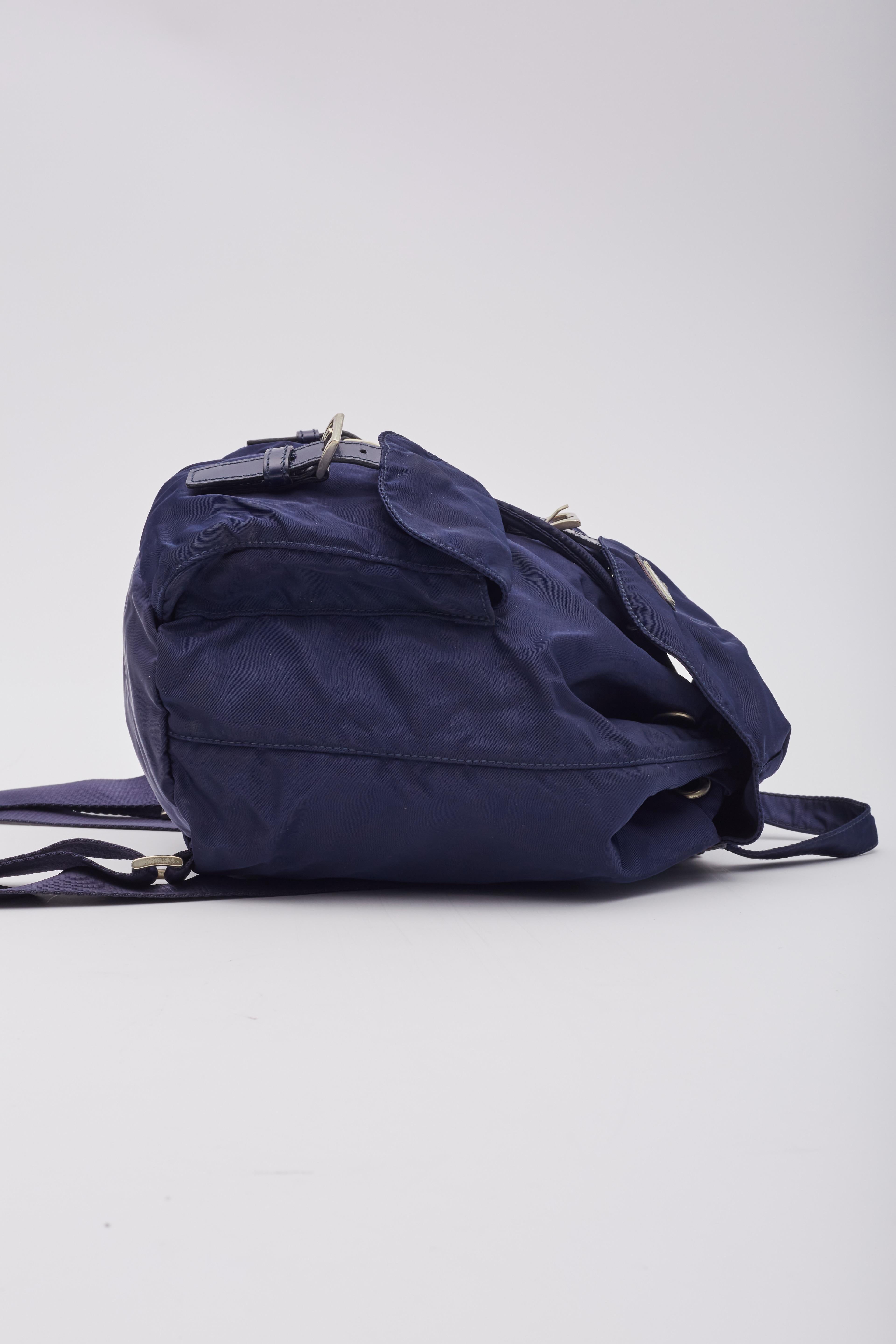Sac à dos Prada Tessuto Vela en nylon bleu marine en vente 1