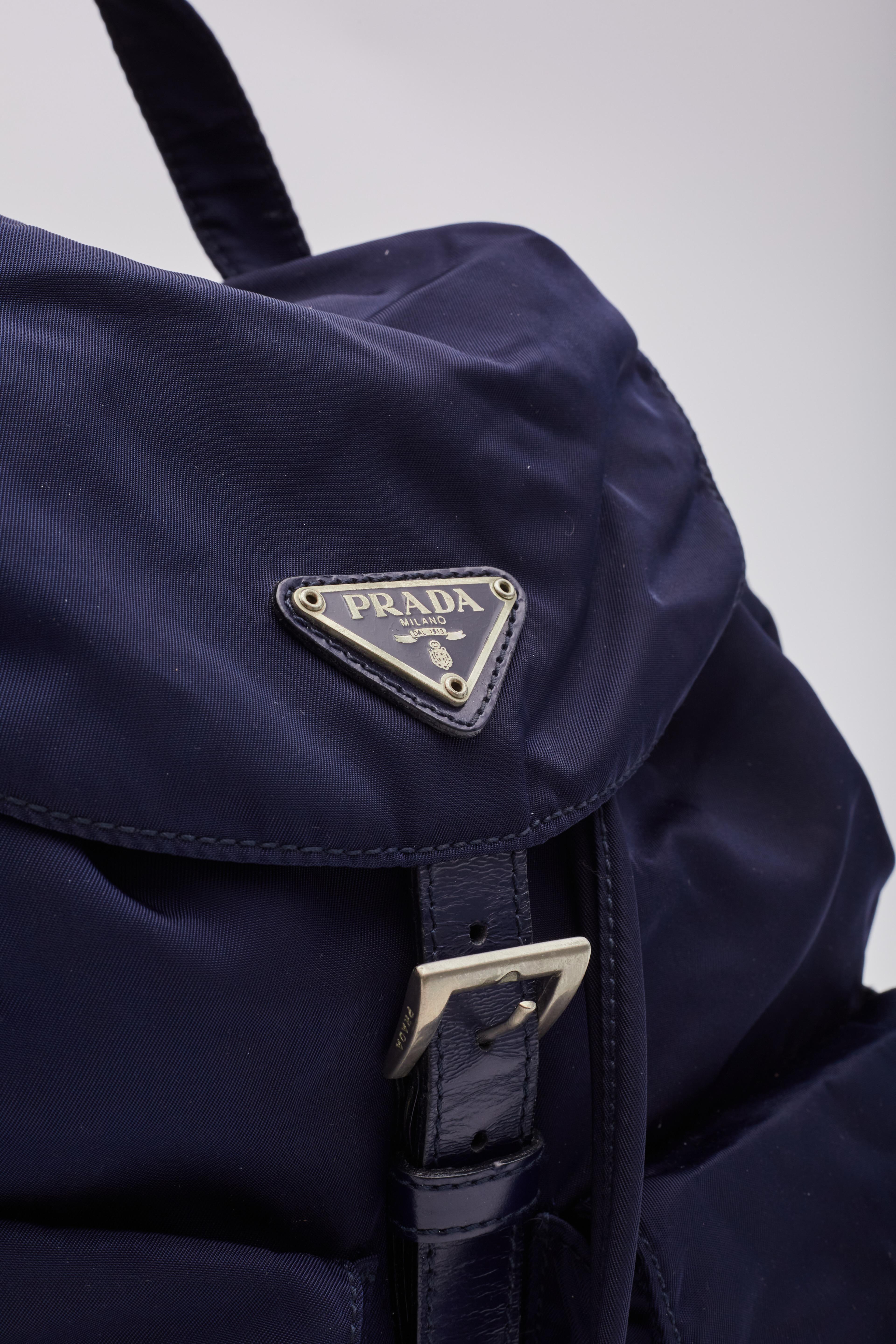 Sac à dos Prada Tessuto Vela en nylon bleu marine en vente 2