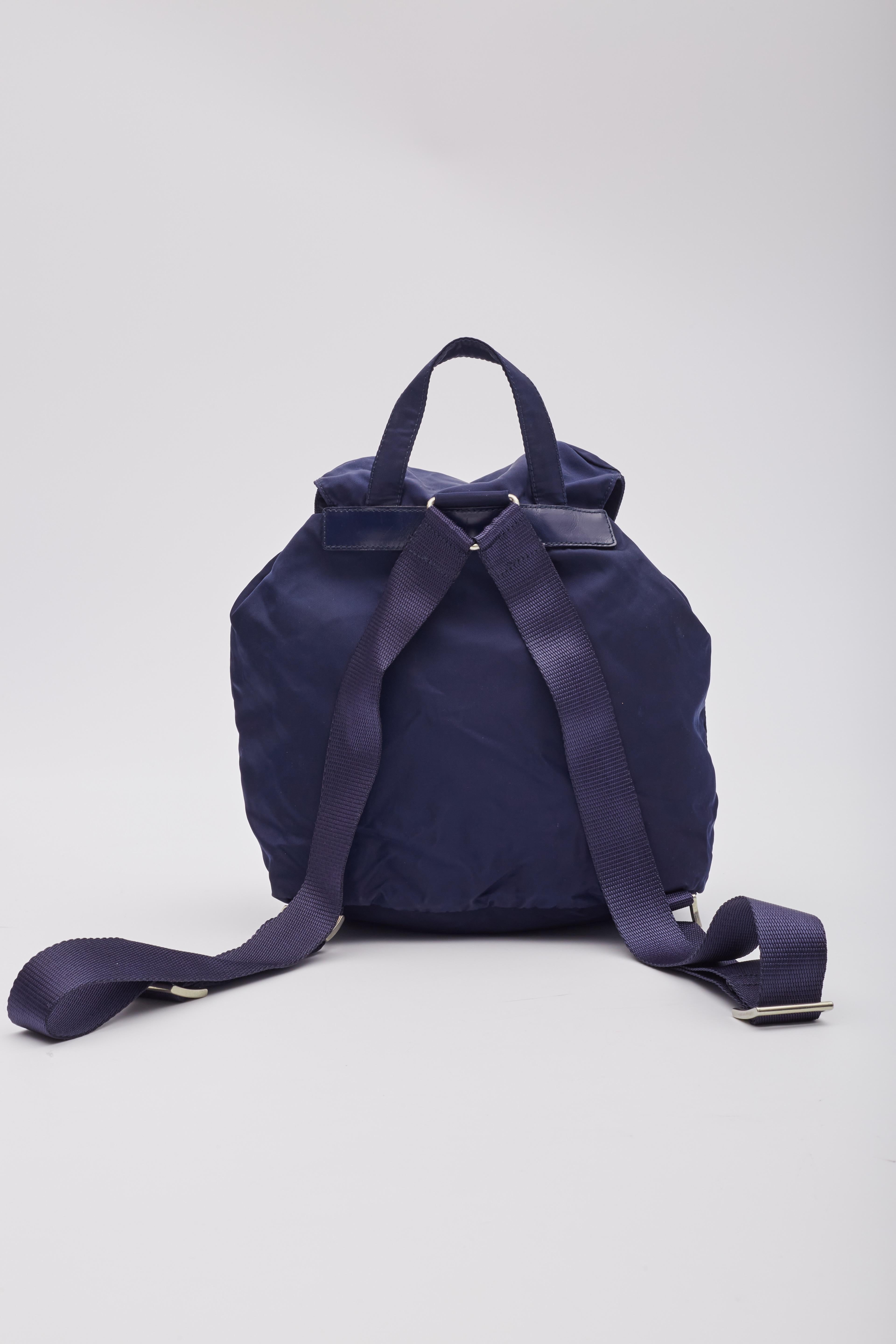 Sac à dos Prada Tessuto Vela en nylon bleu marine en vente 3