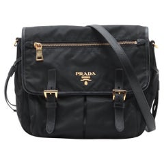 Prada Tessuto Saffiano Messenger Bag aus Nylonleder in Schwarz