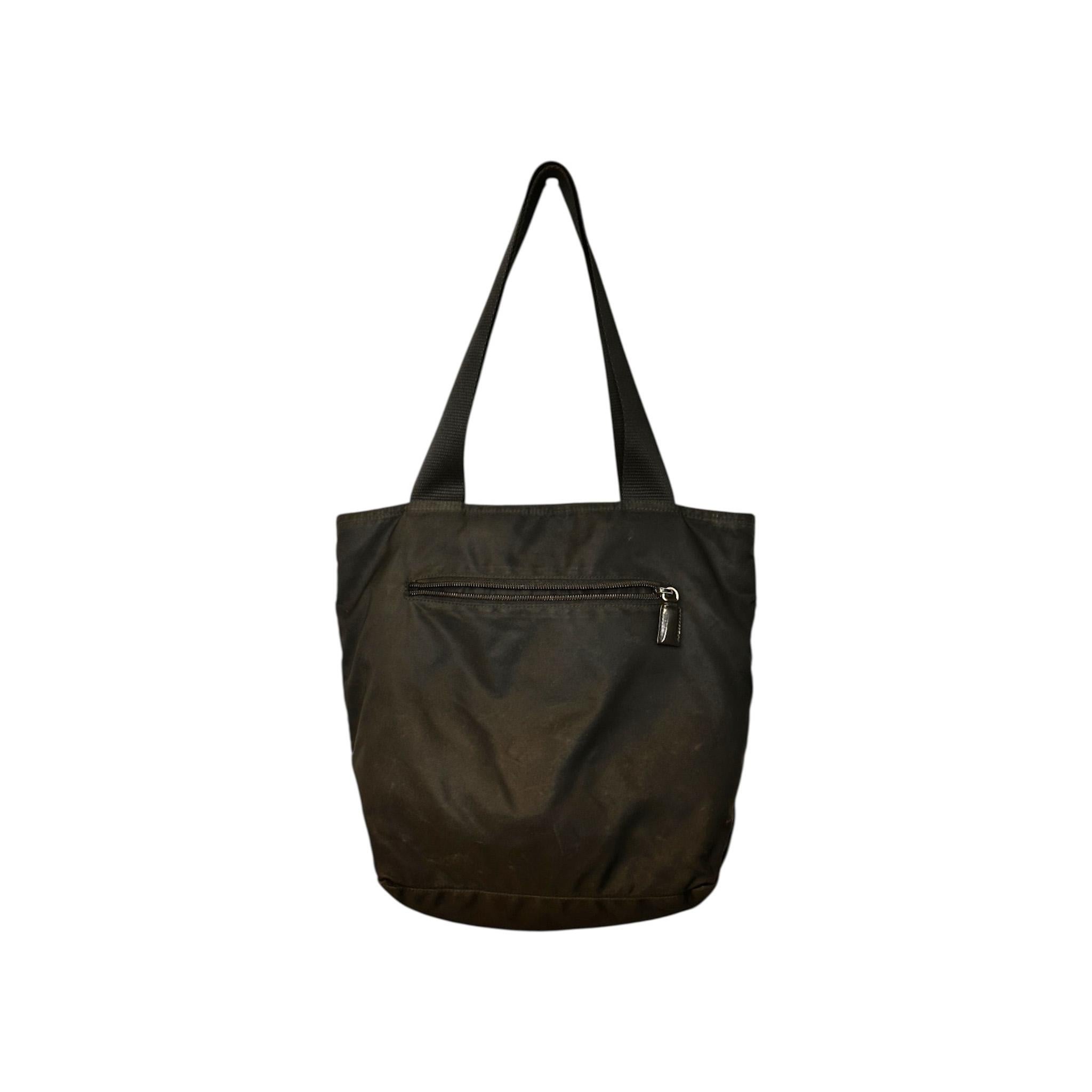 Prada - Fourre-tout en nylon à logo triangulaire Tessuto - Noir Bon état - En vente à Scottsdale, AZ