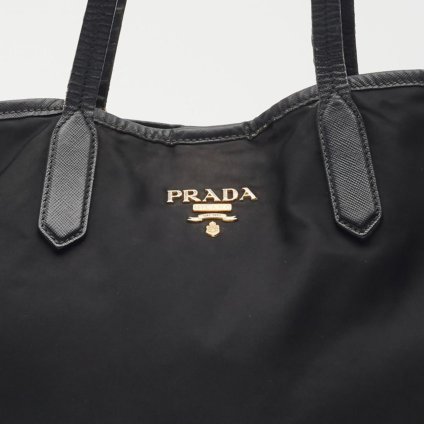 Prada Tesuto Nylon Black Tote Bag In Good Condition For Sale In Montreal, Quebec