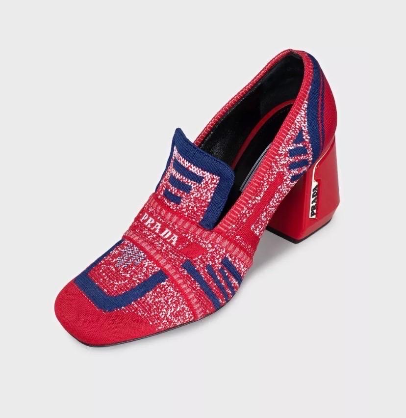 Red Prada Textured Fabric Square-Toe Heels - Size 40 For Sale