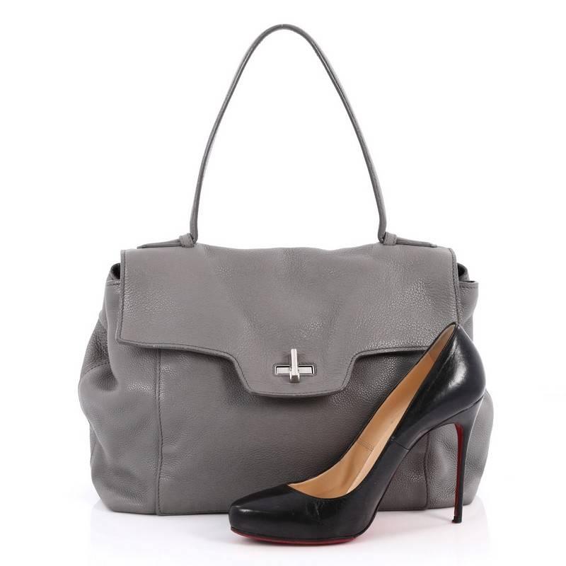 This authentic Prada Toro Top Handle Satchel Vitello Daino Large is a gorgeous and practical bag ideal for everyday use. Crafted from grey vitello daino leather, this sophisticated bag features flat leather top handle, exterior back zip pocket, slip