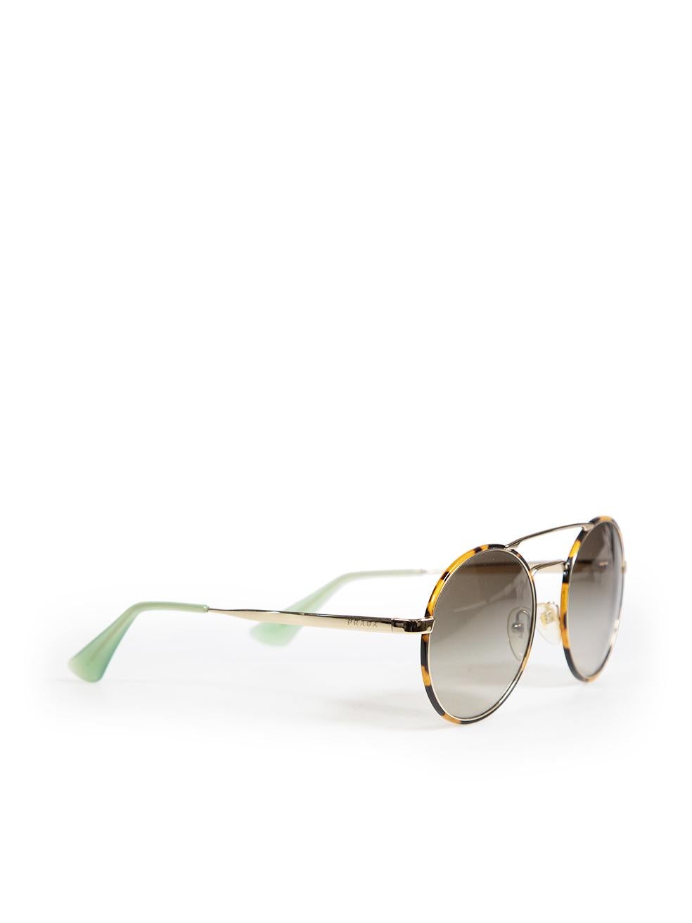 CONDITION is Very good. Minimal wear to sunglasses is evident. Minor scratches to the metal of the arms and nose bridge on this used Prada designer resale item. The item comes with its original case.
 
 
 
 Details
 
 
 Model: SPR51S
 
 Multicolour-
