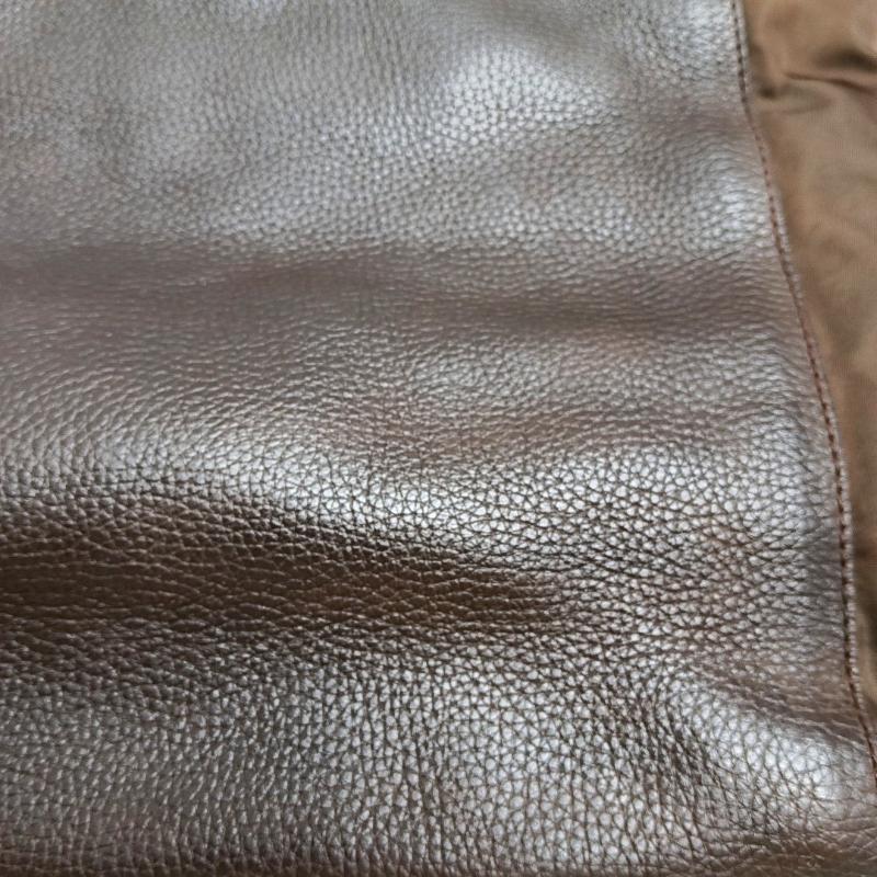 Tote di Prada in pelle marrone cioccolato scuro, nylon e hardware nero in vendita 5