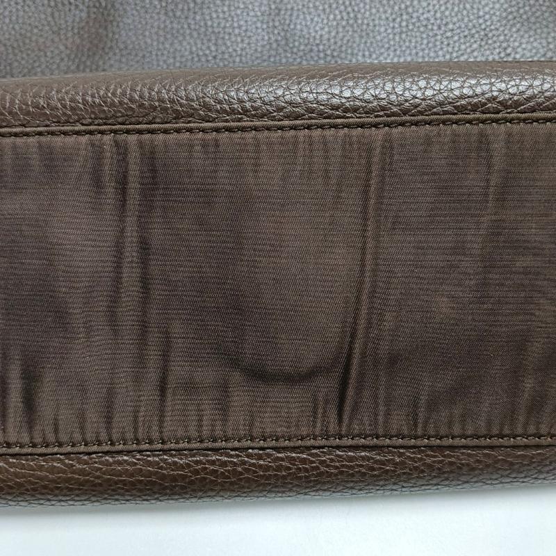 Tote di Prada in pelle marrone cioccolato scuro, nylon e hardware nero in vendita 6