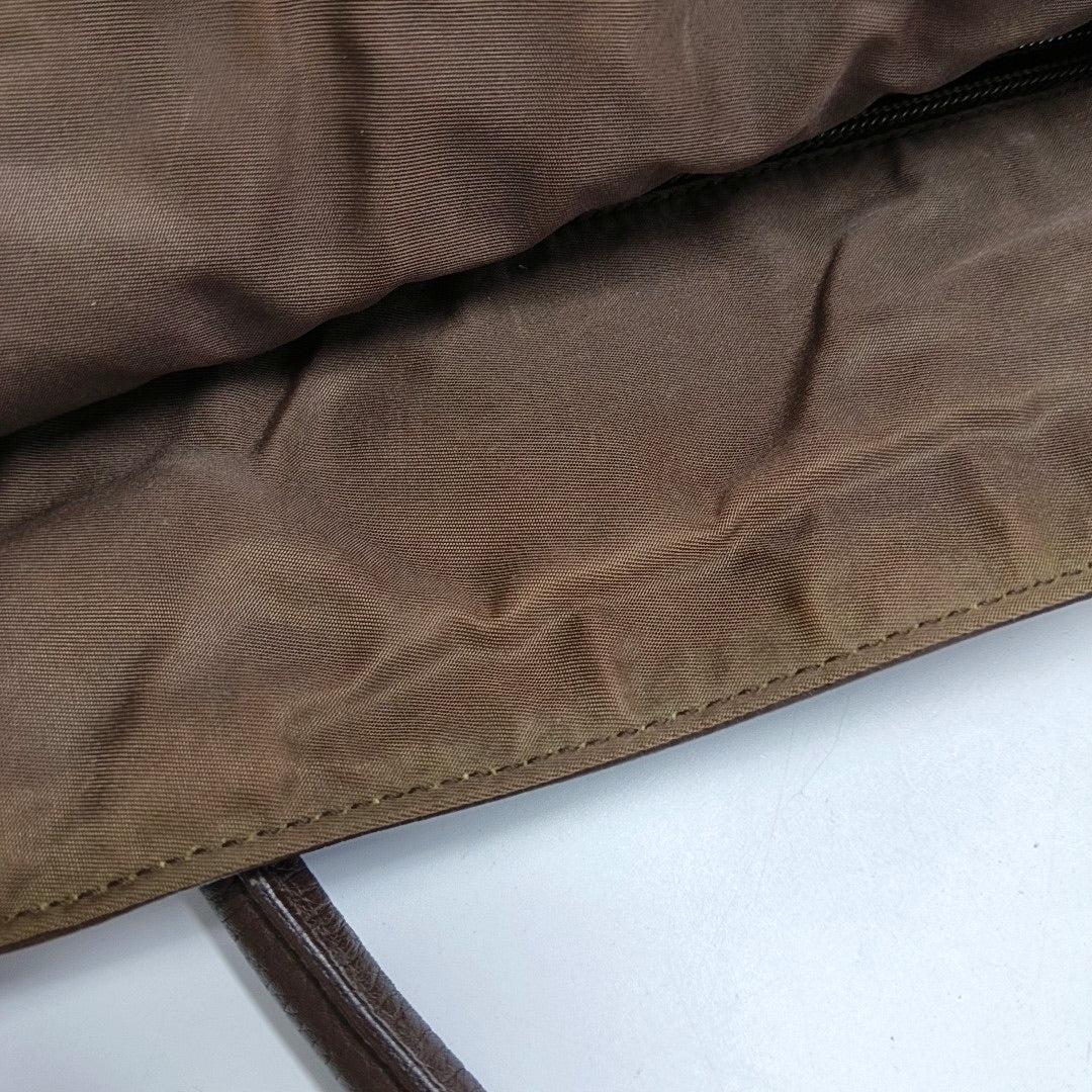 Tote di Prada in pelle marrone cioccolato scuro, nylon e hardware nero in vendita 7