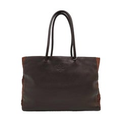 Tote di Prada in pelle marrone cioccolato scuro, nylon e hardware nero
