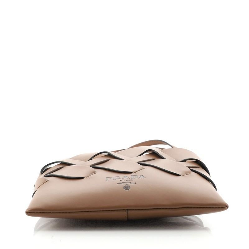 Prada Tress Clutch Leder Klein im Zustand „Gut“ in NY, NY