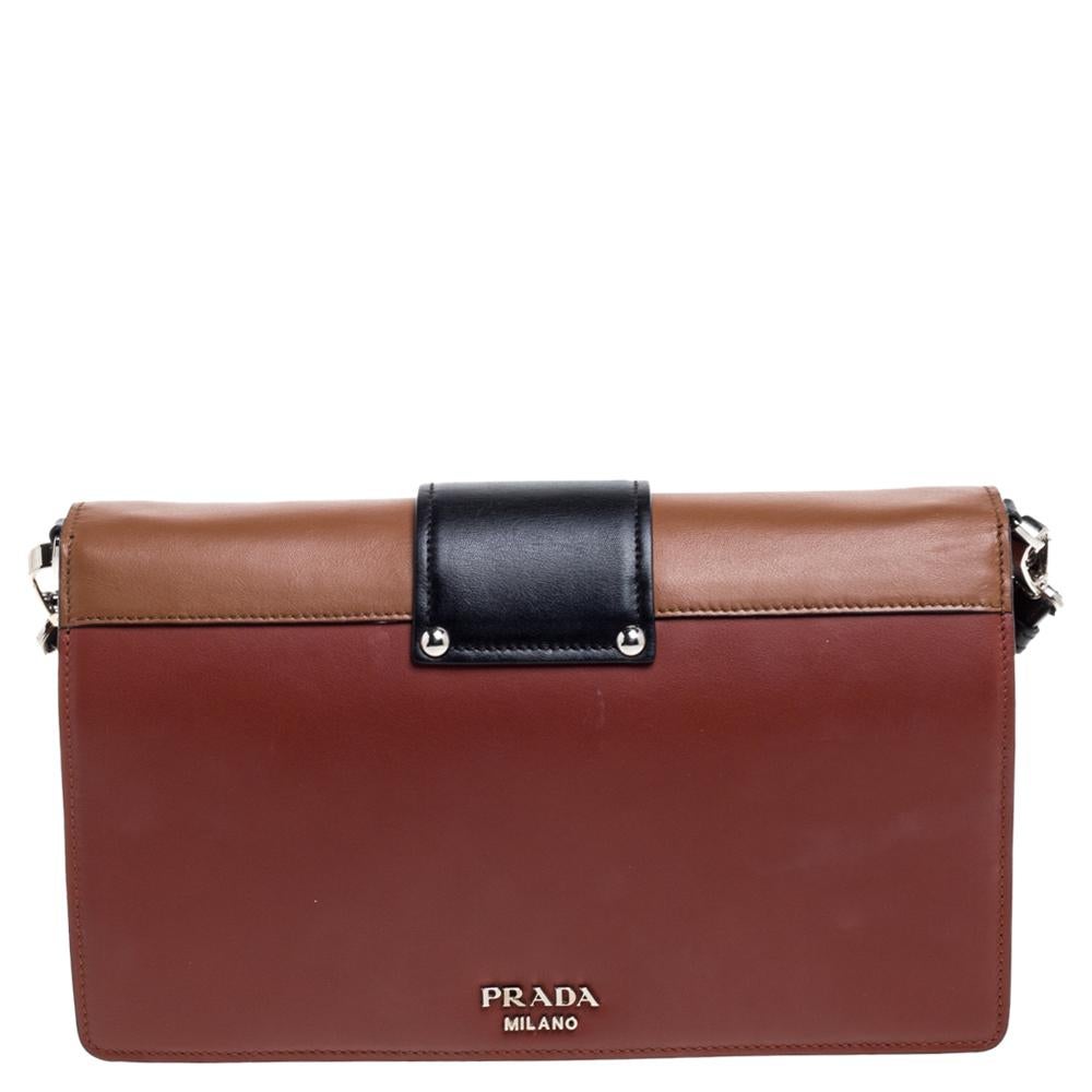 High on style, carry this bag from Prada without compromising on style. Look stunning with this multicolor bag crafted from quality leather. It has a front flap with ribbon-like detailing and the brand logo. It opens to a spacious nylon-lined
