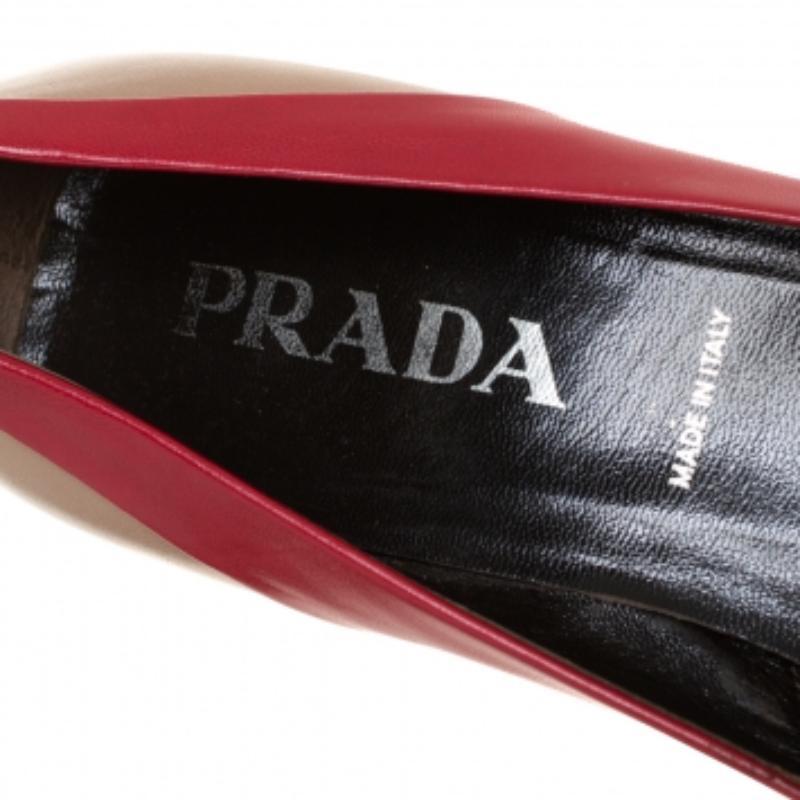 Prada Tricolor Leather Square Toe Pumps Size 36.5 In Fair Condition For Sale In Dubai, Al Qouz 2