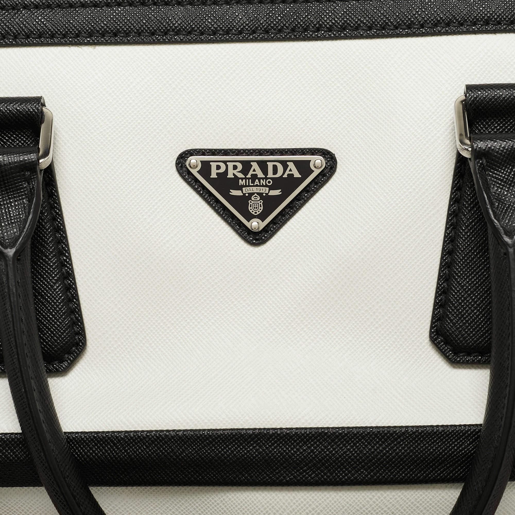 Sac de voyage Prada en cuir Saffiano tricolore Pour femmes en vente