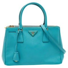 Prada Tote piccola con doppia zip in pelle saffiano lux verde turchese