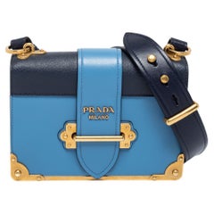 Sac à bandoulière Prada Cahier en cuir Saffiano bleu bicolore