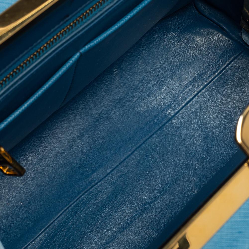 Prada Cartera con Marco Piramidal de Piel Saffiano Lux Azul en Dos Tonos 7