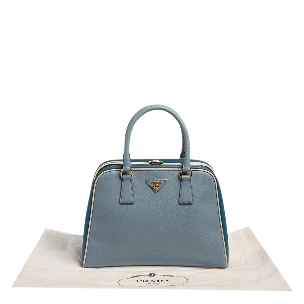 Prada Cartera con Marco Piramidal de Piel Saffiano Lux Azul en Dos Tonos 8