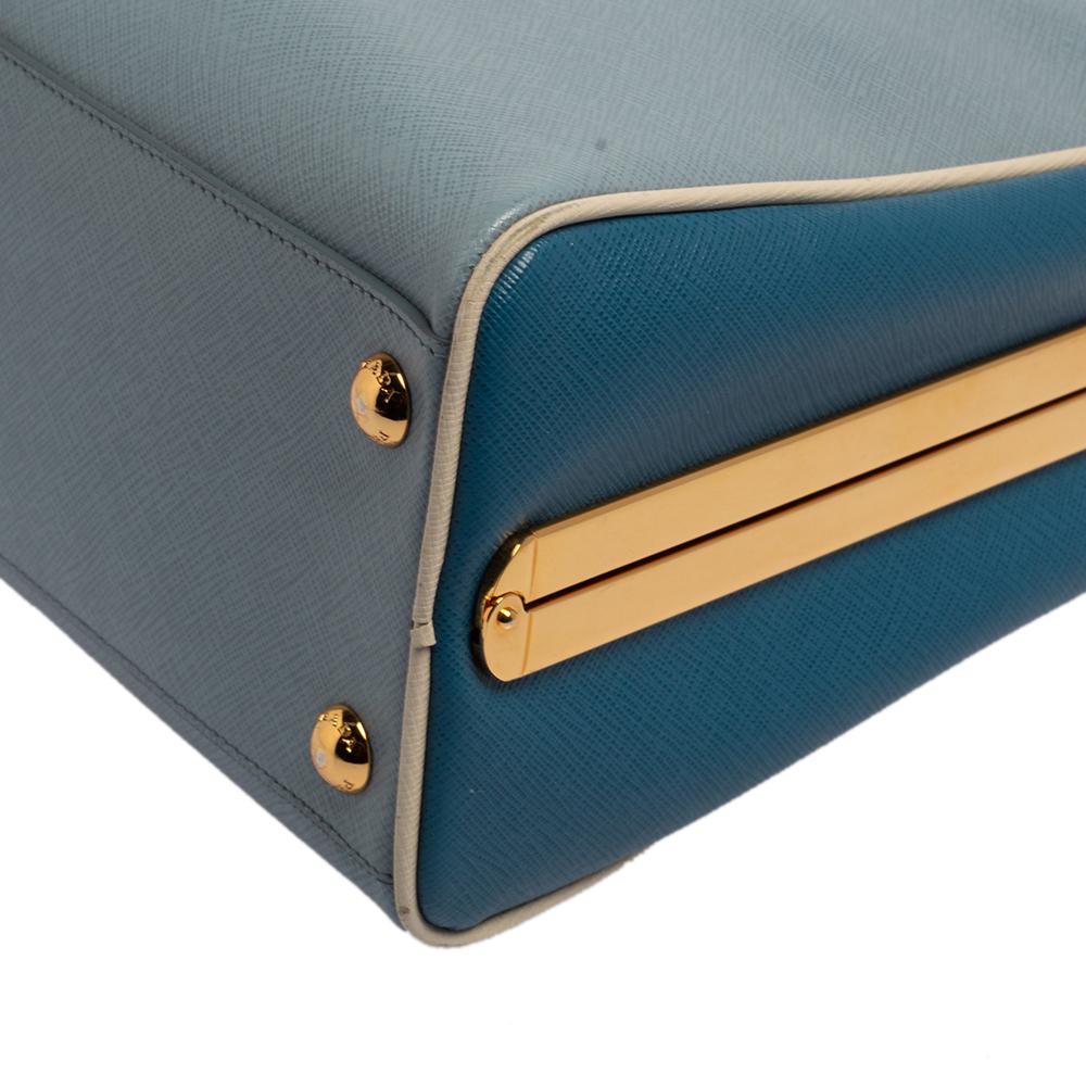 Prada Cartera con Marco Piramidal de Piel Saffiano Lux Azul en Dos Tonos 4