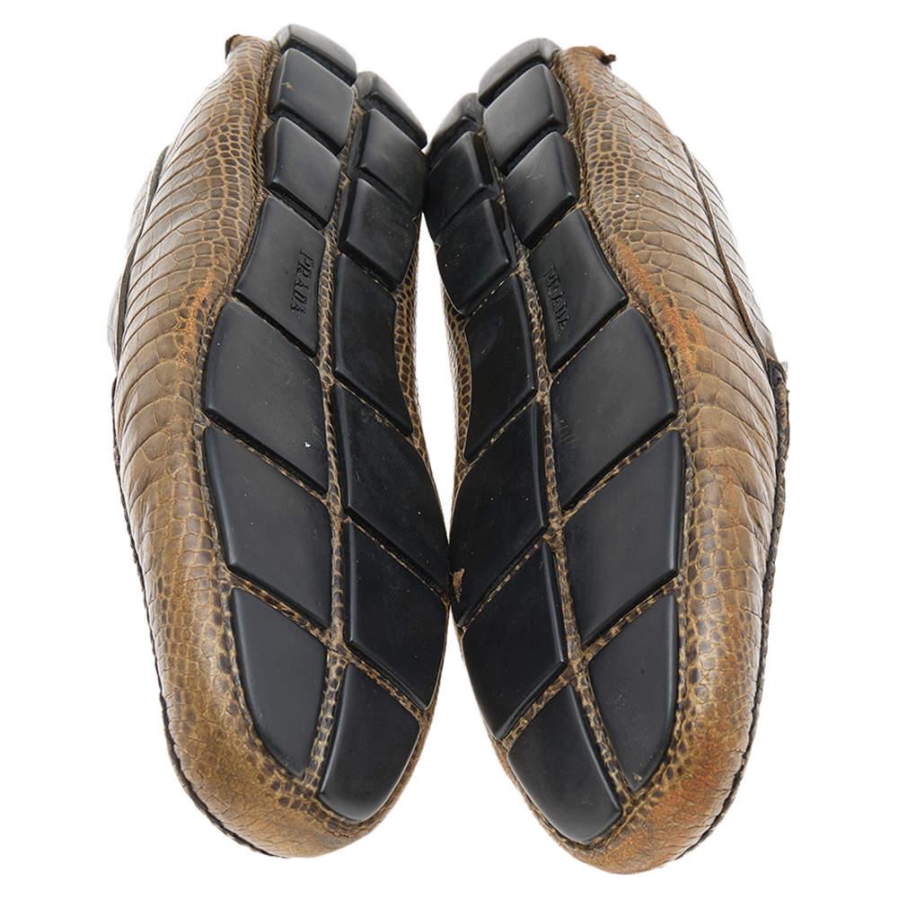 Prada Two Tone Crocodile Leather Slip On Loafers Size 44.5 In Fair Condition For Sale In Dubai, Al Qouz 2
