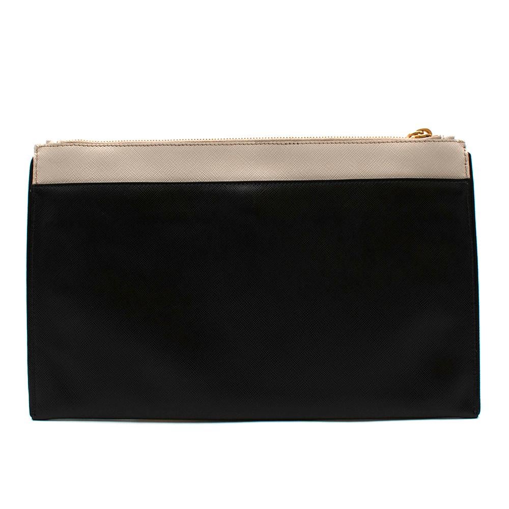 Prada Two-Tone Saffiano Leather Pouch

-House favourite durable Saffiano leather 
-Iconic Prada logo to the front 
-Branded golden hardware 
-Zip fastening to the top
-Completely lined with the classic Prada branded navy lining 
-2 outer pockets