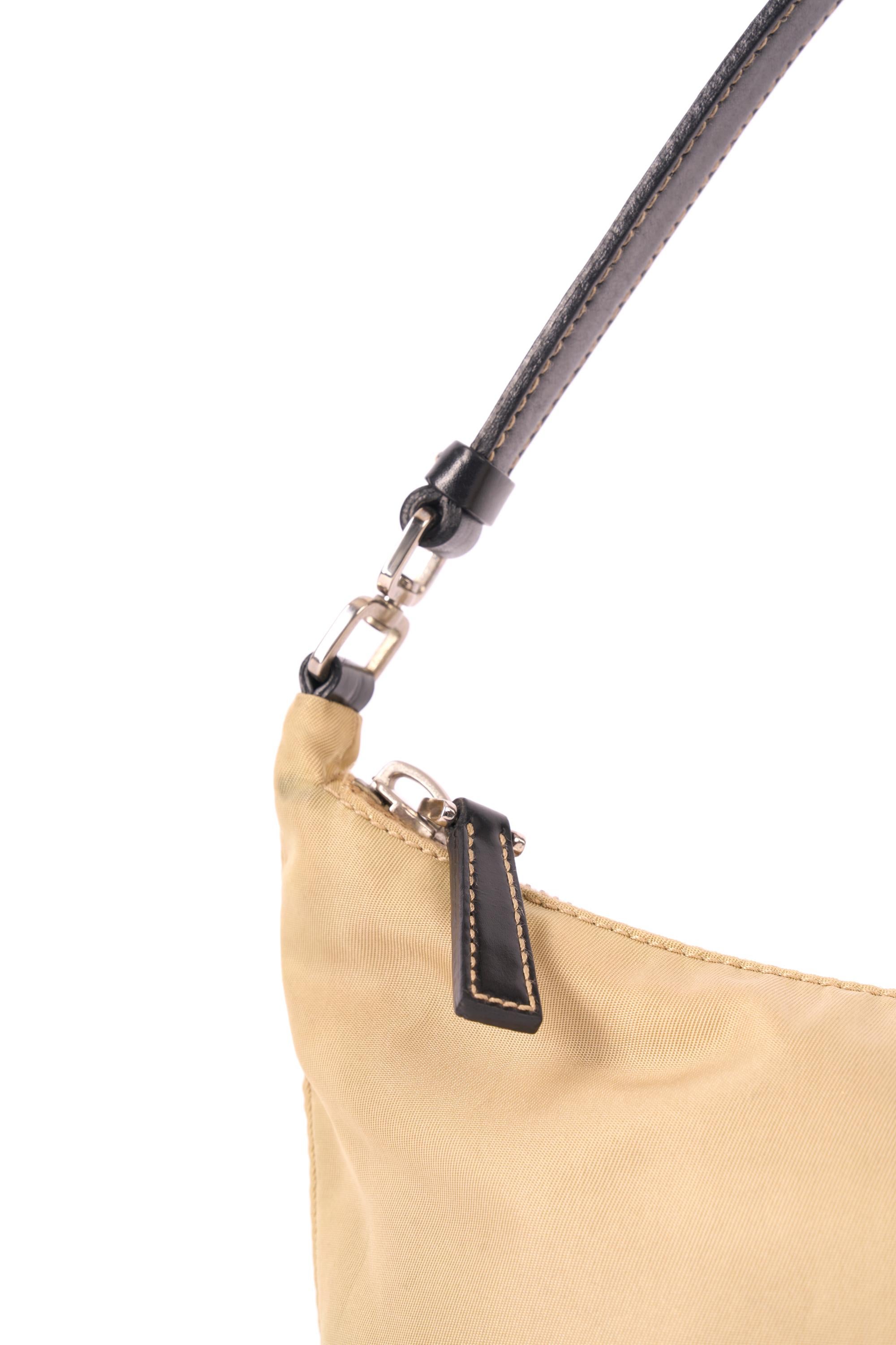 Prada Vintage 1990’s Beige Tessuto City Bag In Excellent Condition For Sale In London, GB
