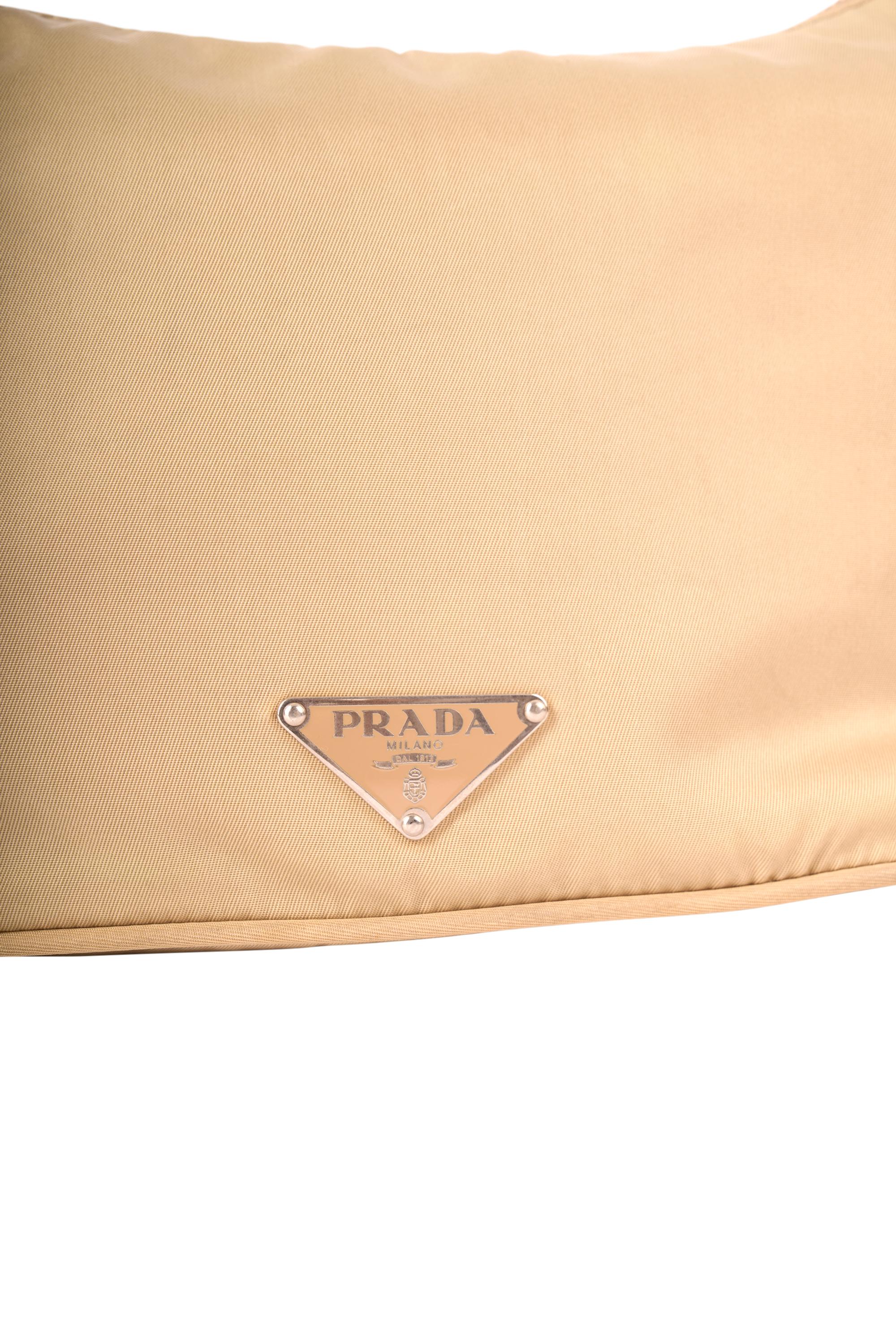 Women's or Men's Prada Vintage 1990’s Beige Tessuto City Bag For Sale
